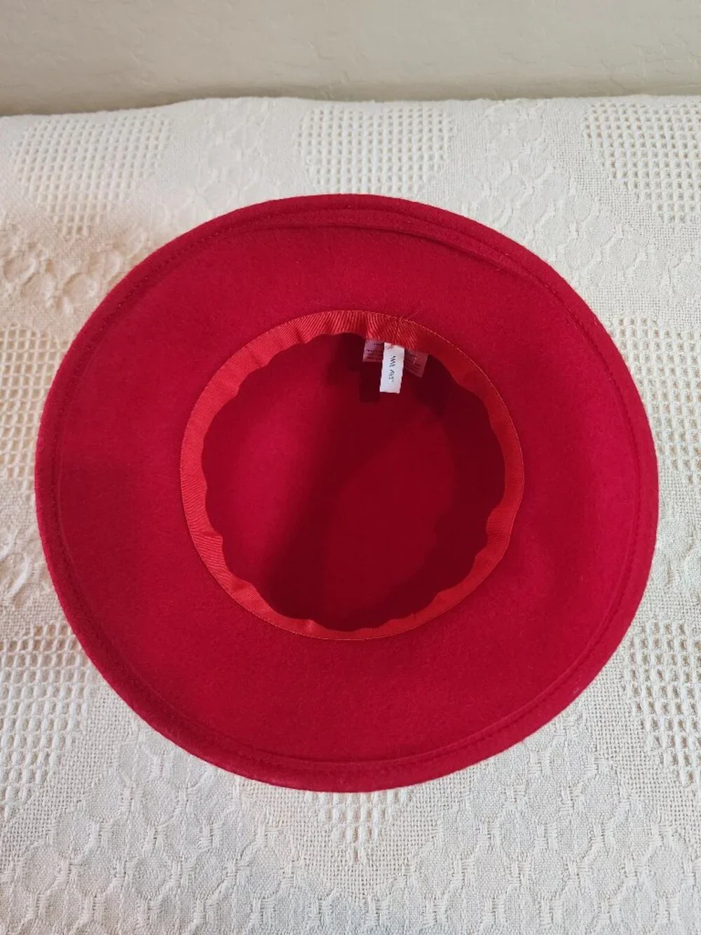 Brilliant Red 100% Wool Cloche Bell Hat Brown Faux Lether Trim Classic Classy